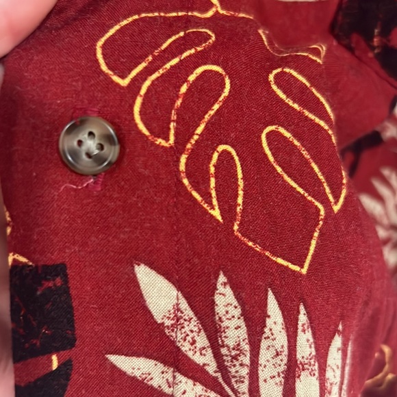 Button down with leaves - Picture 4 of 4